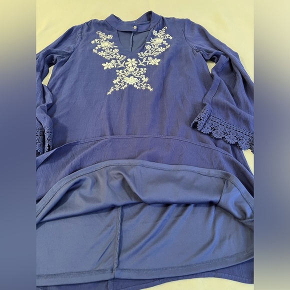 Altar'd State Women’s Navy Blue Floral- Embroidered V-Neck Mini Dress Sz M Boho‎ - Picture 7 of 8